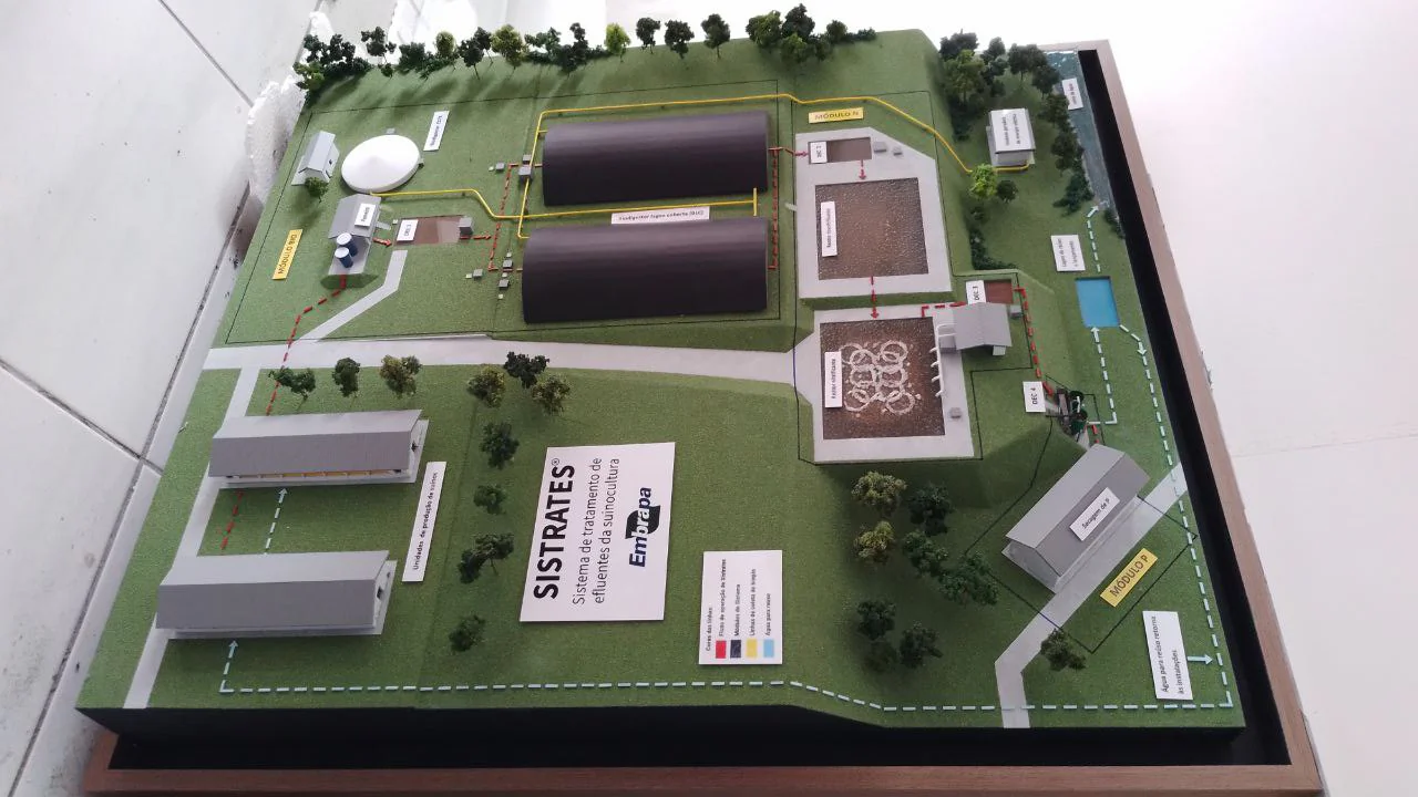 Maquete Detalhada do Sistema de Tratamento de Efluentes na Suinocultura♻️🐖🔬EmbrapaSC - Foto Principal Capa